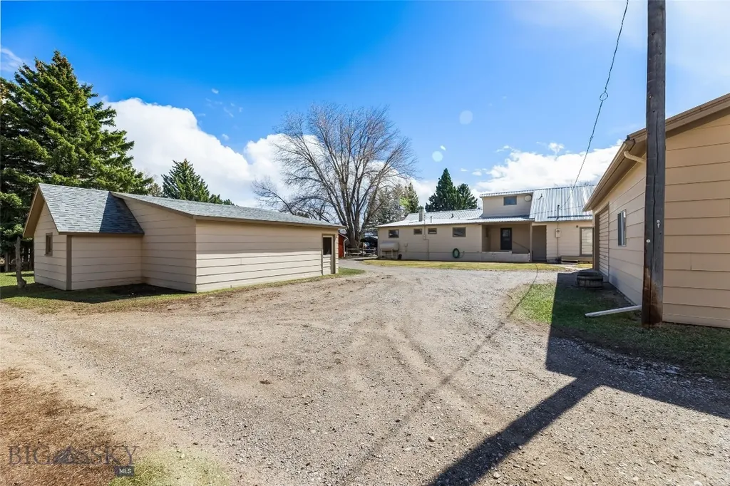 200 E Armitage Ennis MT 59729
