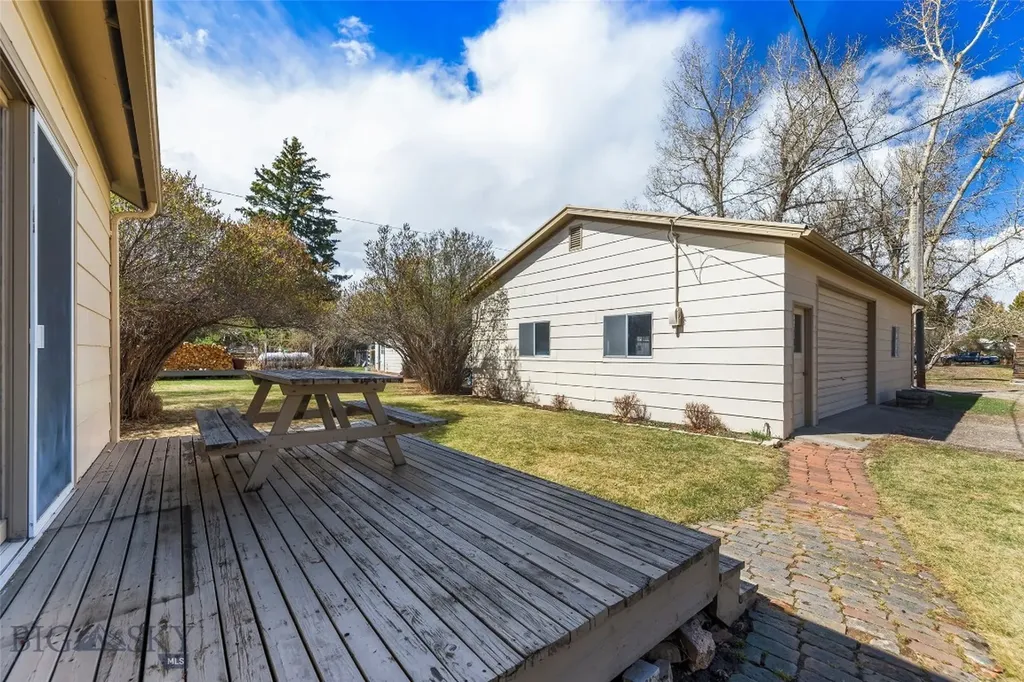 200 E Armitage Ennis MT 59729