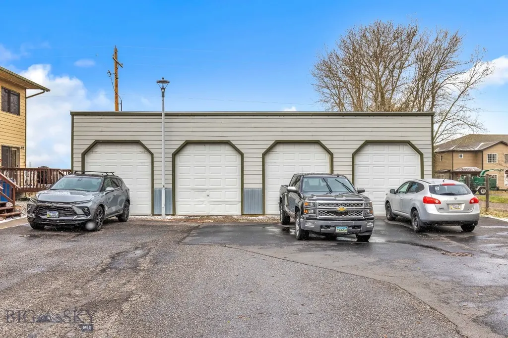 17 Chestnut Grove Bozeman MT 59718