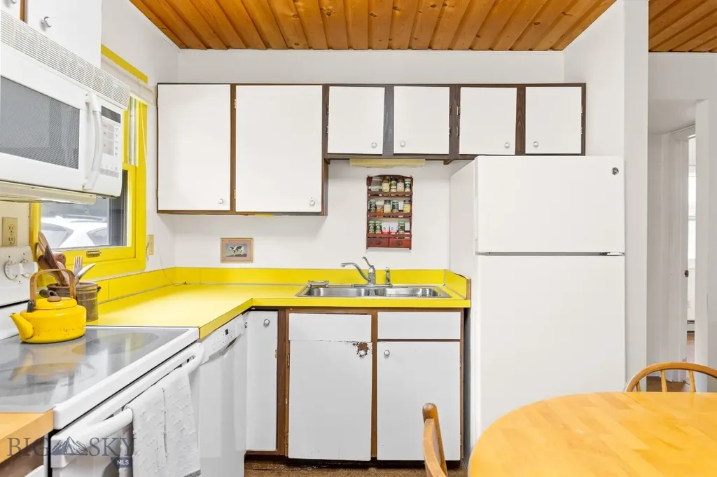 140 Luhn Gallatin Gateway MT 59730