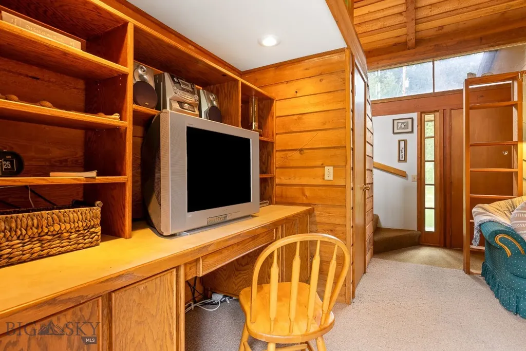 140 Luhn Gallatin Gateway MT 59730