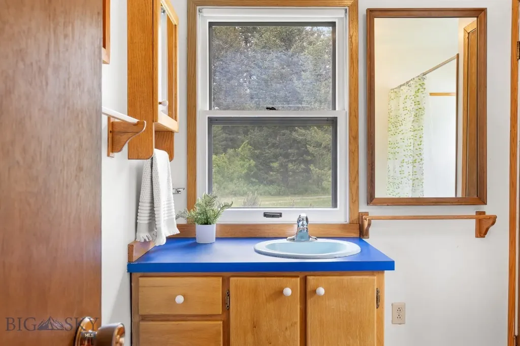 140 Luhn Gallatin Gateway MT 59730