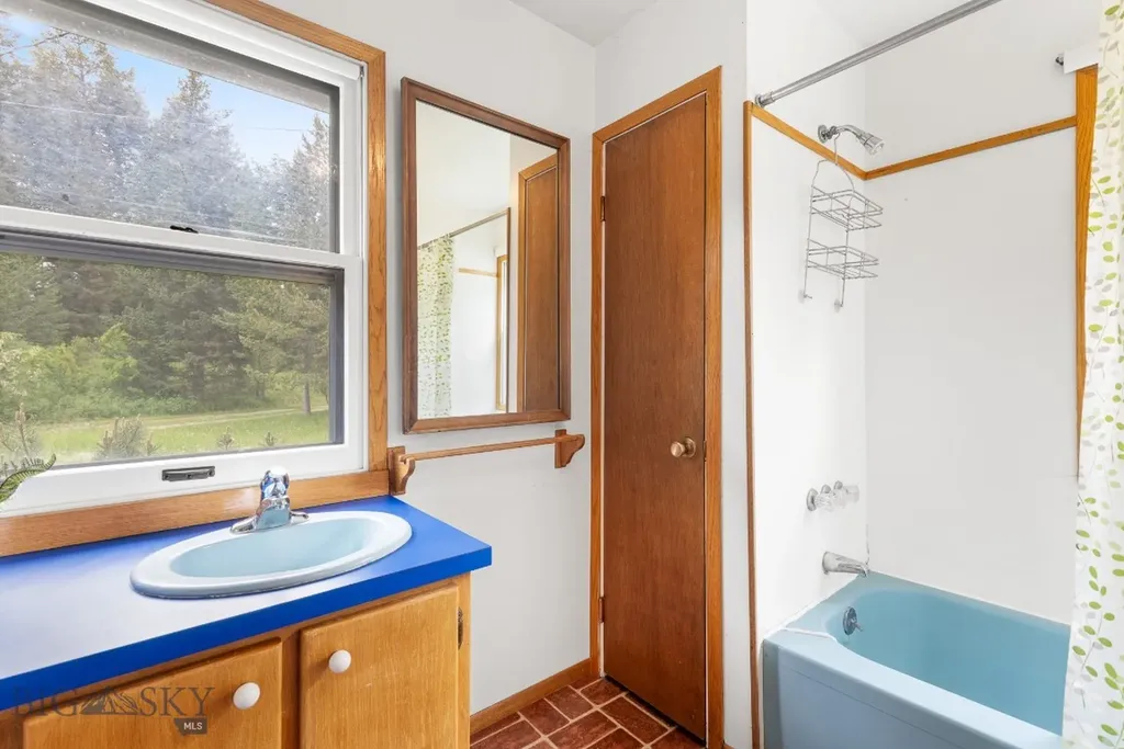 140 Luhn Gallatin Gateway MT 59730