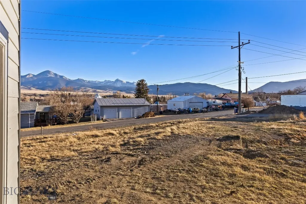 607 N L Street Livingston MT 59047