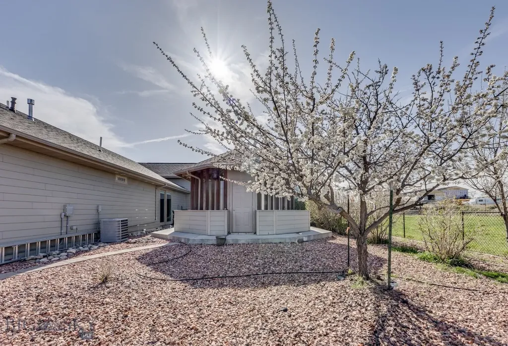 7623 N Leopard Avenue Billings MT 59106