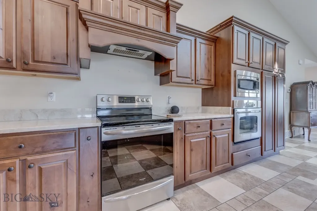 7623 N Leopard Avenue Billings MT 59106