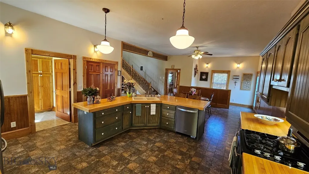 6310 W Dry Creek Road Manhattan MT 59741