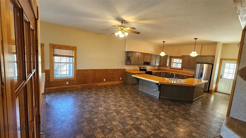 6310 W Dry Creek Road Manhattan MT 59741