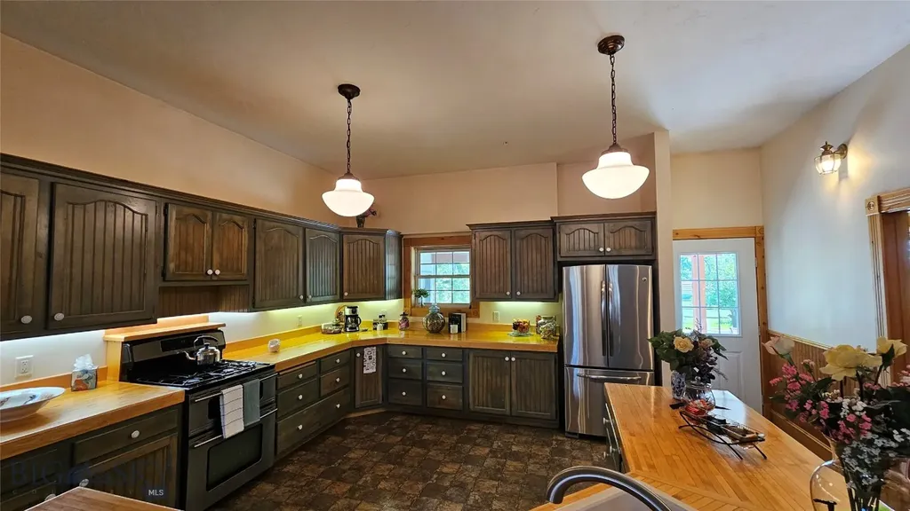 6310 W Dry Creek Road Manhattan MT 59741
