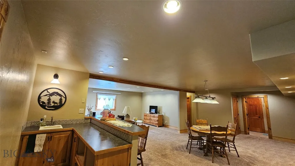 6310 W Dry Creek Road Manhattan MT 59741