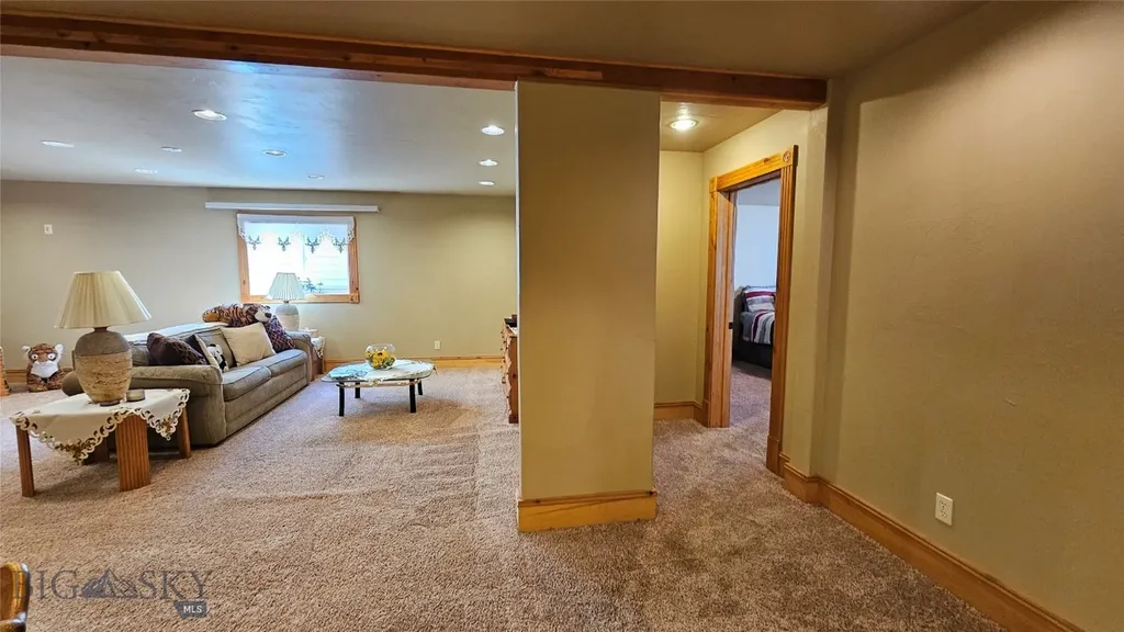 6310 W Dry Creek Road Manhattan MT 59741