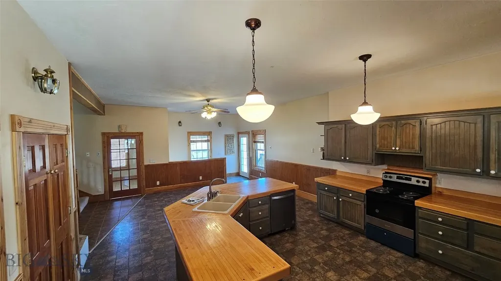 6310 W Dry Creek Road Manhattan MT 59741