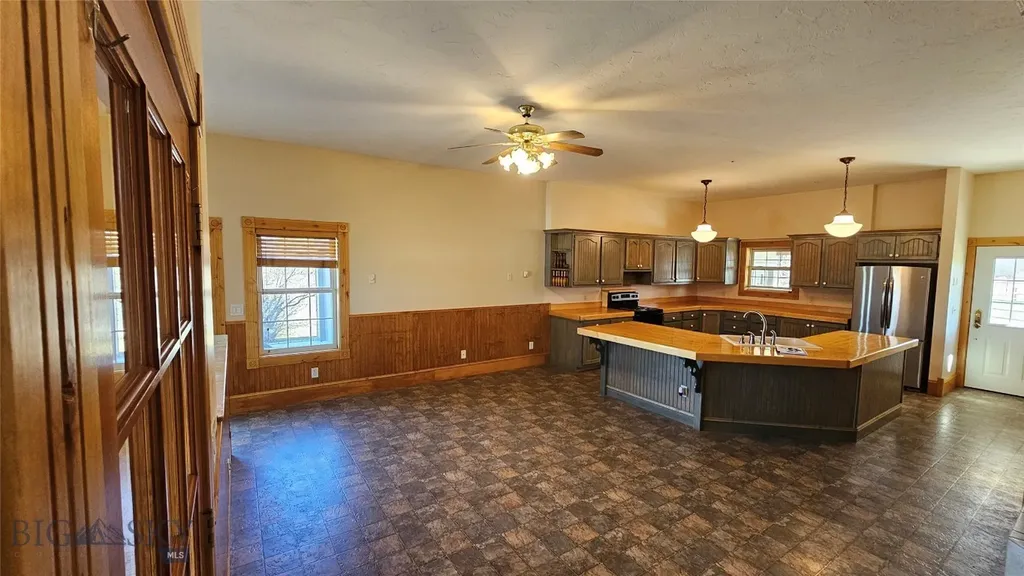 6310 W Dry Creek Road Manhattan MT 59741