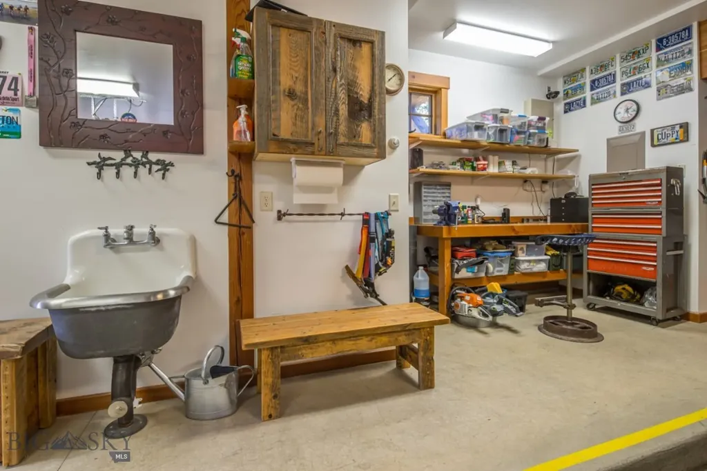 121 Old Toby Road Big Sky MT 59716