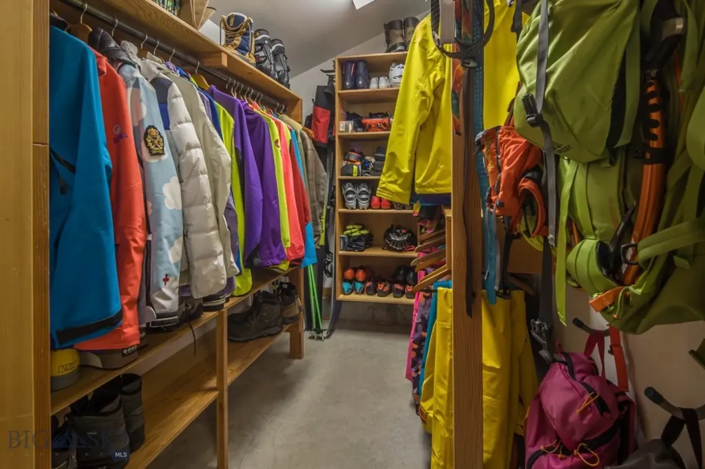 121 Old Toby Road Big Sky MT 59716
