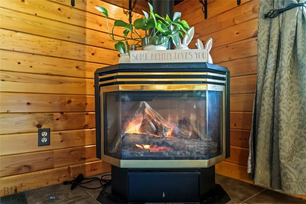 283 S Rock Creek Road Emigrant MT 59027