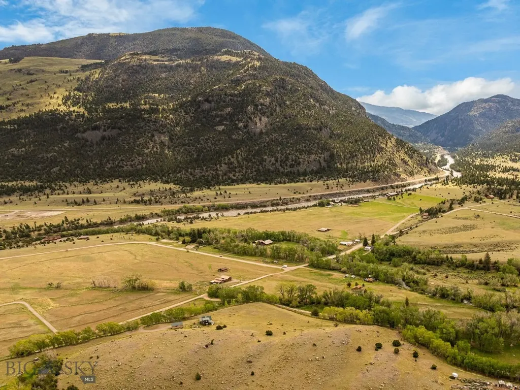 9 Grizzly Meadow Road Emigrant MT 59027