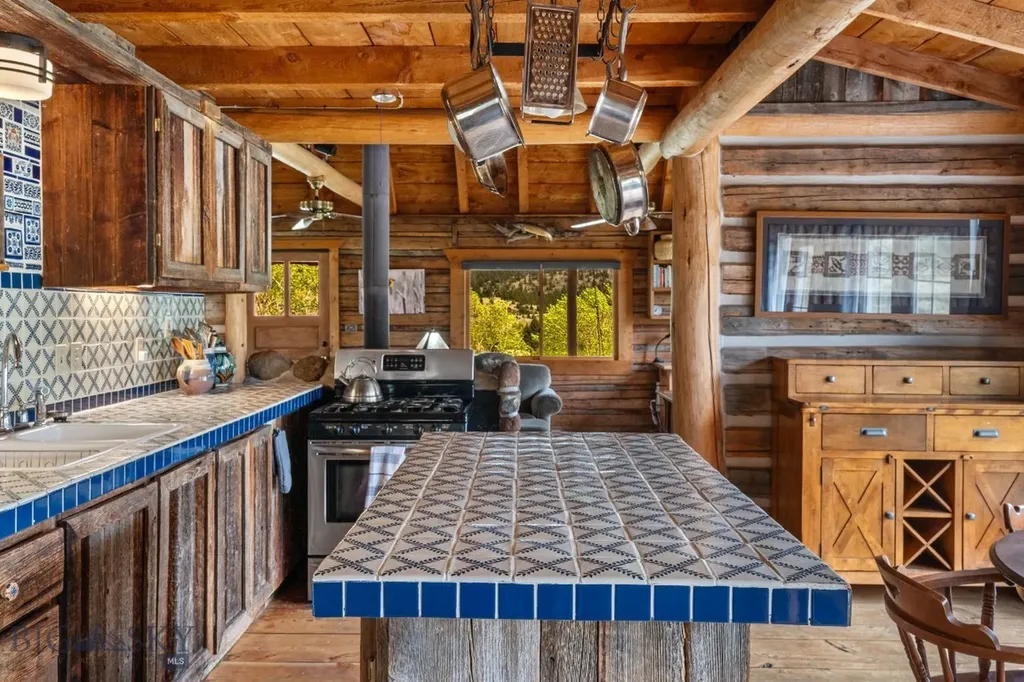 9 Grizzly Meadow Road Emigrant MT 59027