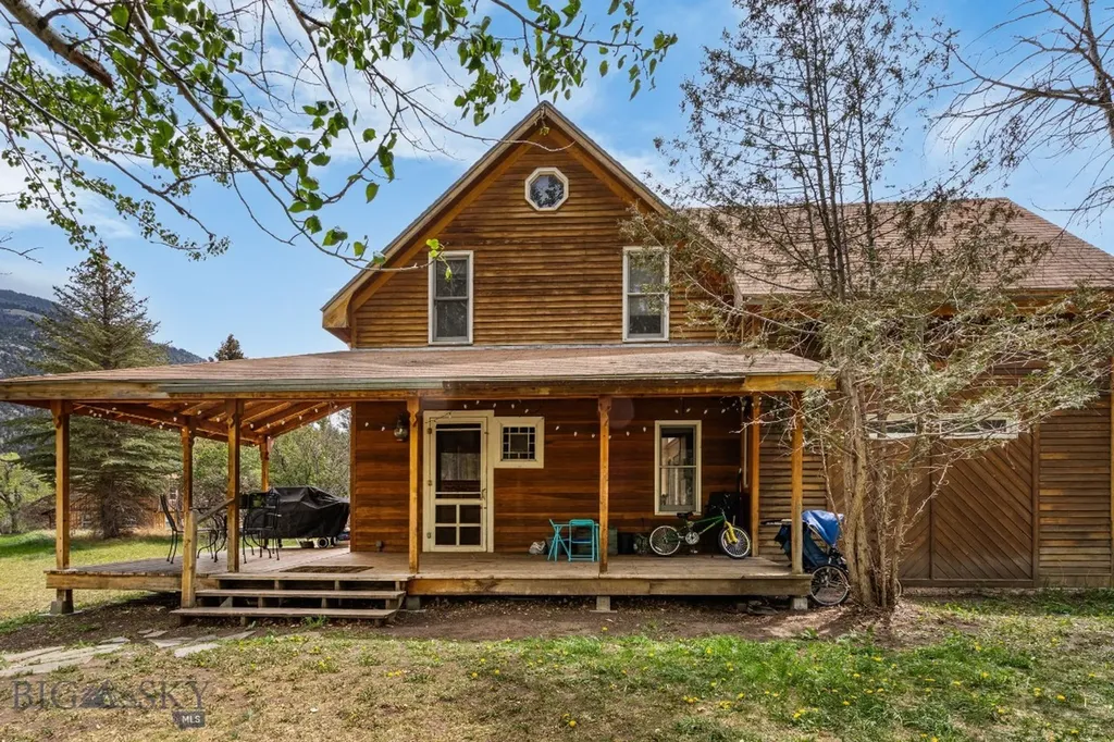 9 Grizzly Meadow Road Emigrant MT 59027