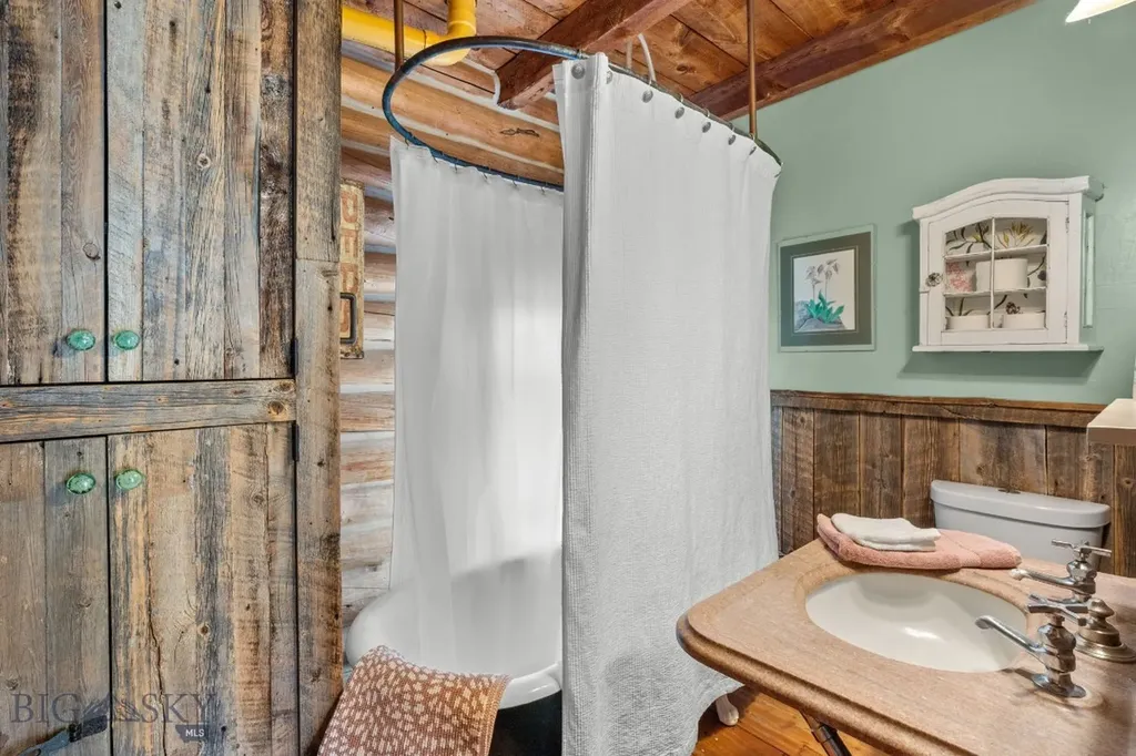 9 Grizzly Meadow Road Emigrant MT 59027