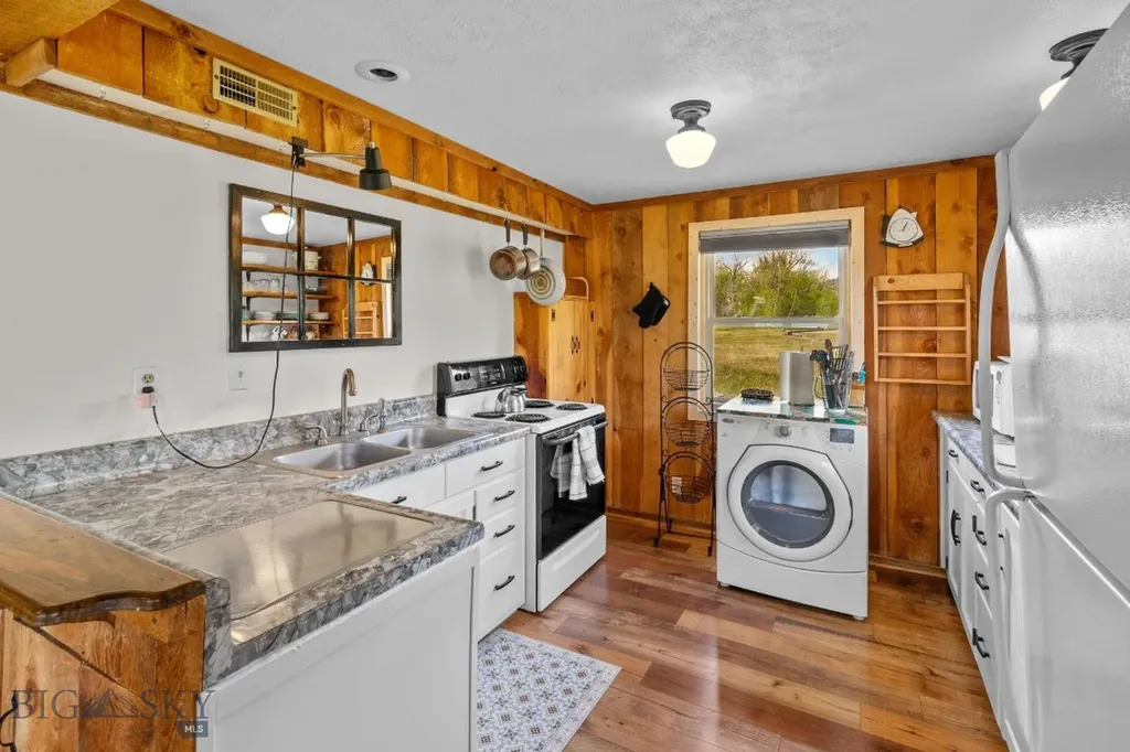 9 Grizzly Meadow Road Emigrant MT 59027