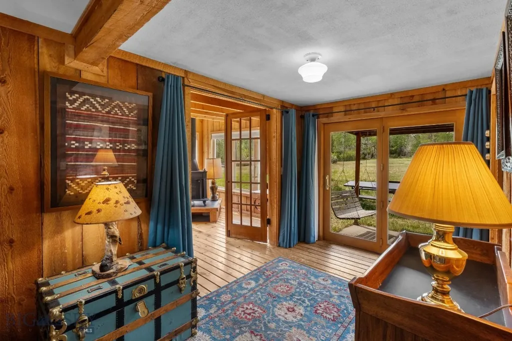 9 Grizzly Meadow Road Emigrant MT 59027