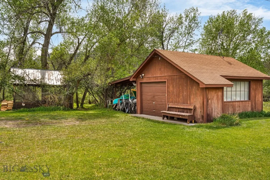 9 Grizzly Meadow Road Emigrant MT 59027