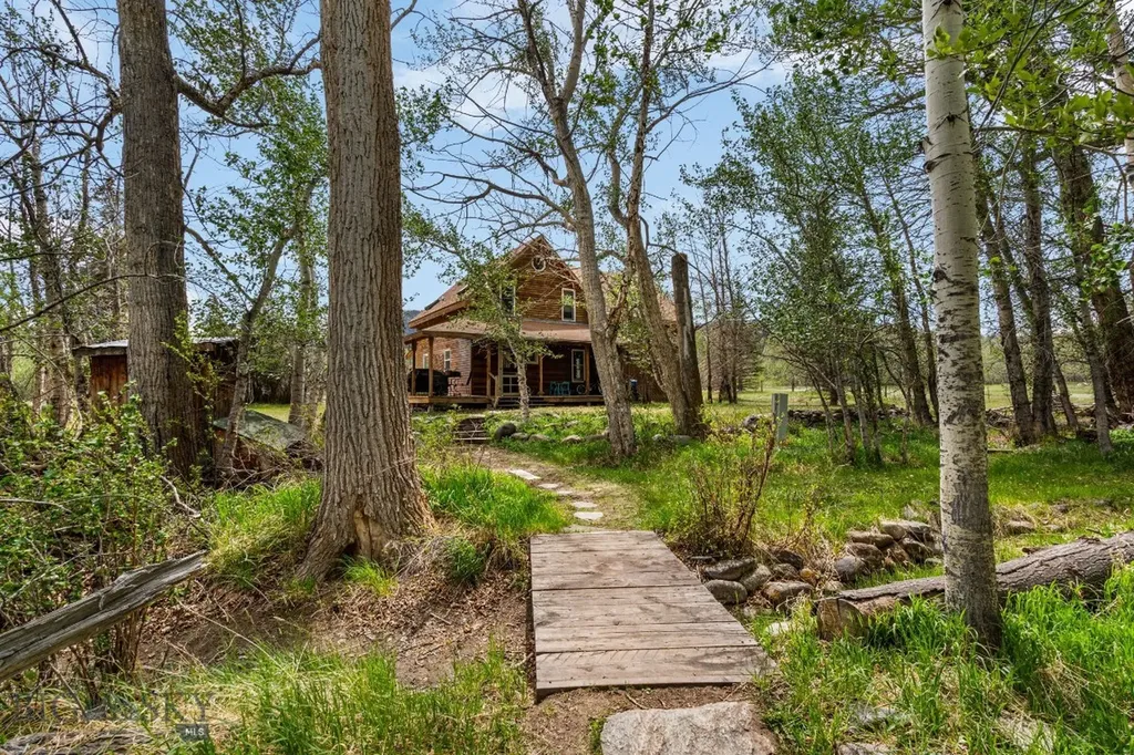9 Grizzly Meadow Road Emigrant MT 59027