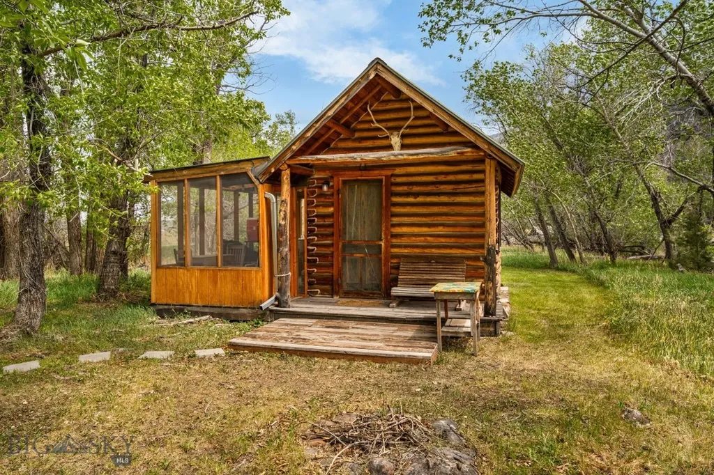 9 Grizzly Meadow Road Emigrant MT 59027