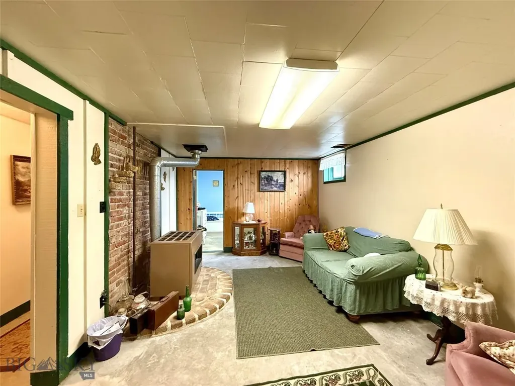 906 Bielenberg Street Deer Lodge MT 59722