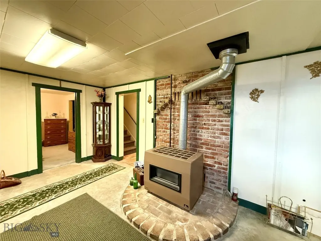 906 Bielenberg Street Deer Lodge MT 59722
