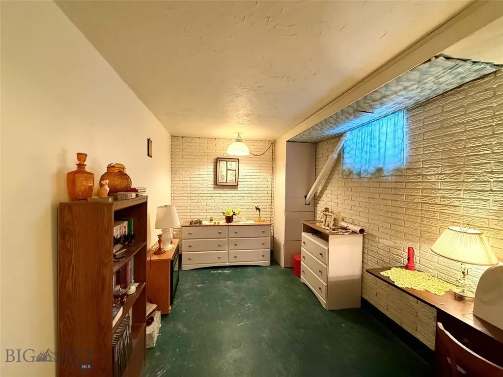 906 Bielenberg Street Deer Lodge MT 59722