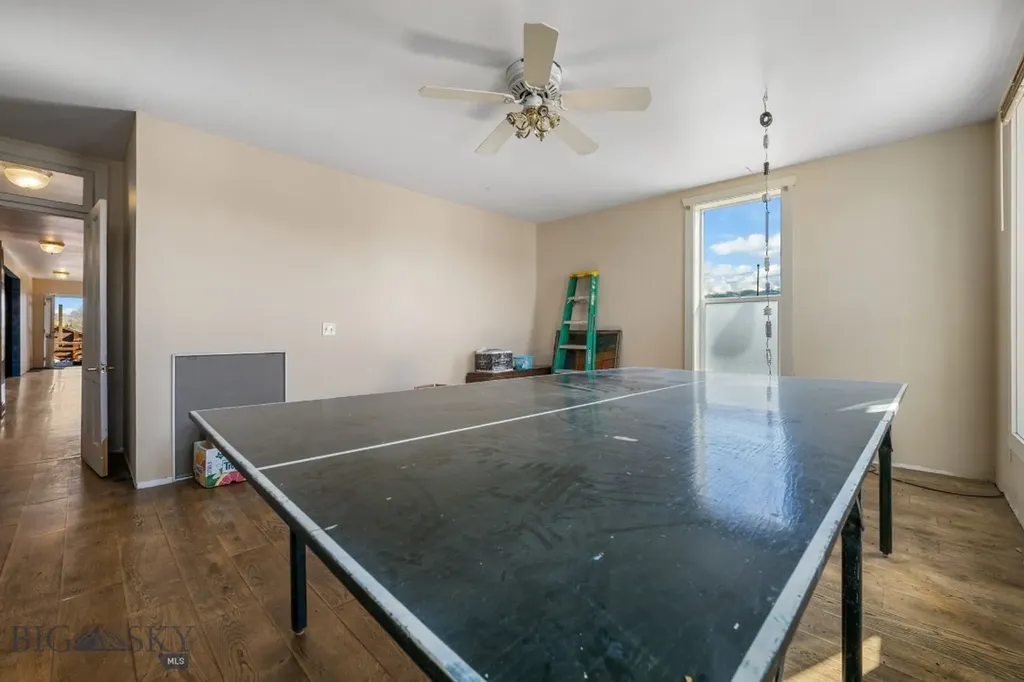 104 W 4th Twin Bridges MT 59754