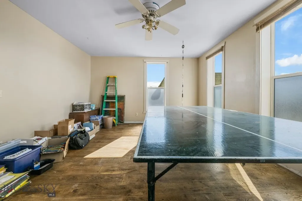 104 W 4th Twin Bridges MT 59754