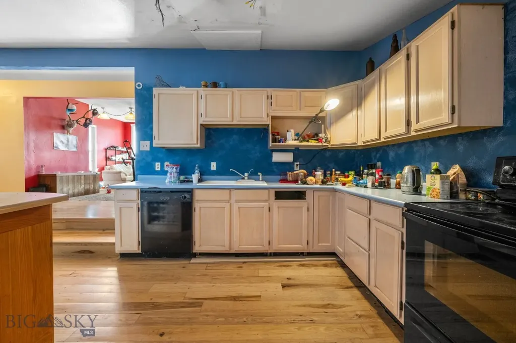 102 W 4th Avenue Twin Bridges MT 59754