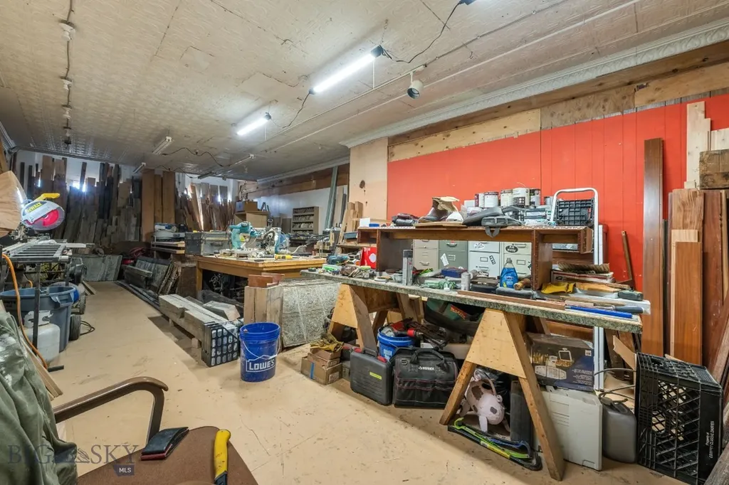104 W 4th Twin Bridges MT 59754