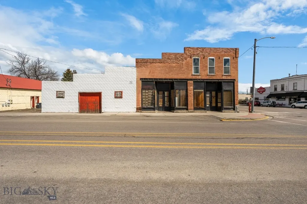 104 W 4th Twin Bridges MT 59754