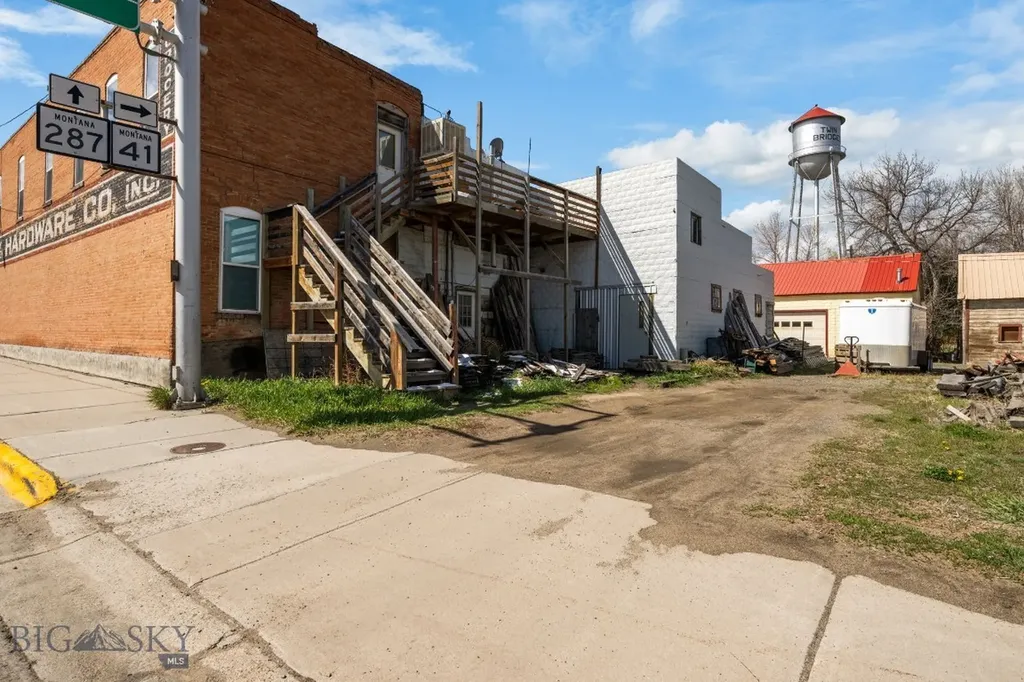 102 W 4th Avenue Twin Bridges MT 59754