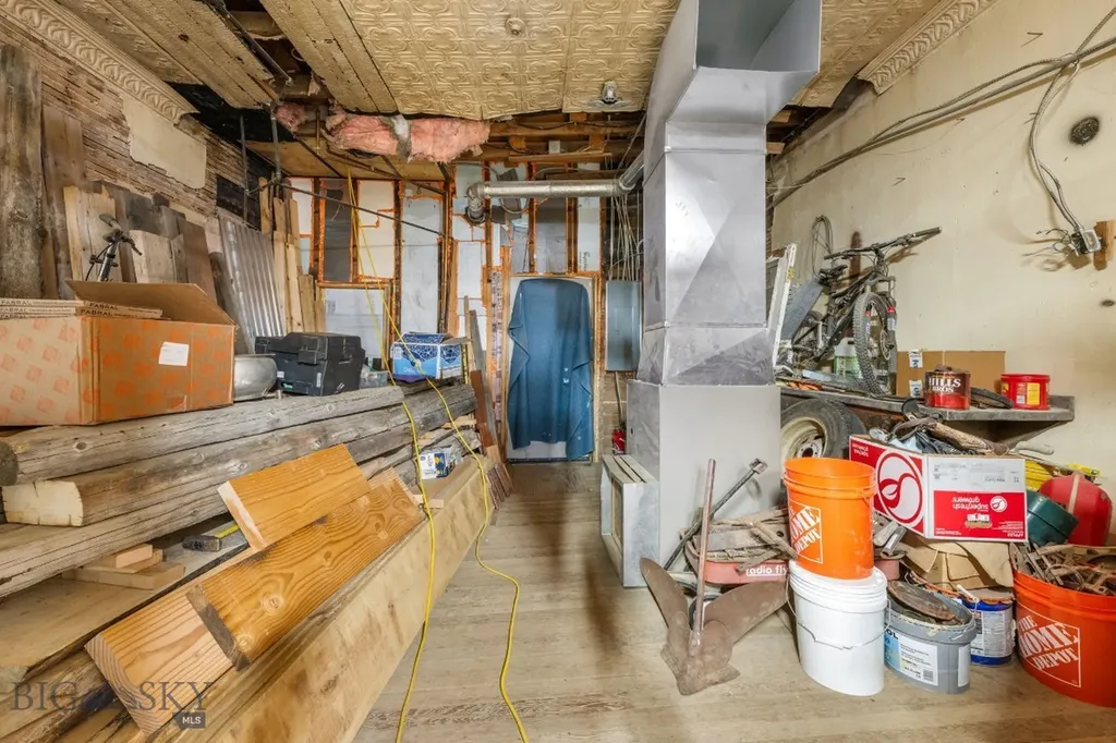 104 W 4th Twin Bridges MT 59754