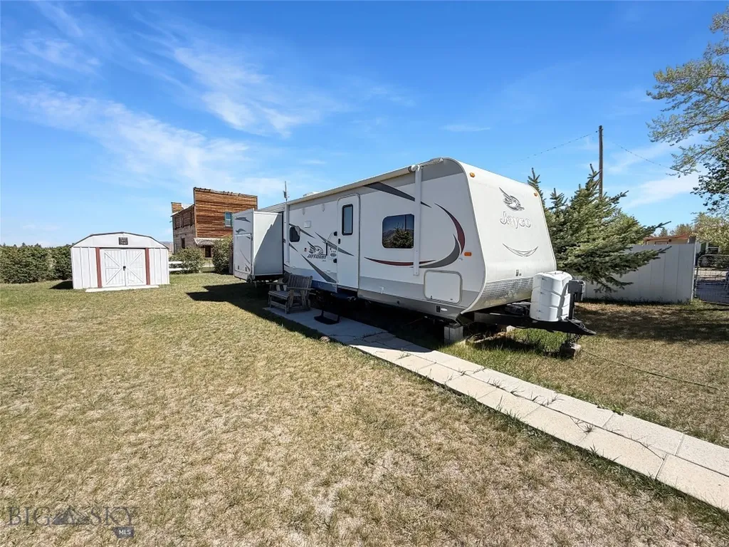 10 W. Bailey Street Lima MT 59739