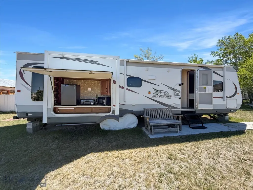 10 W. Bailey Street Lima MT 59739