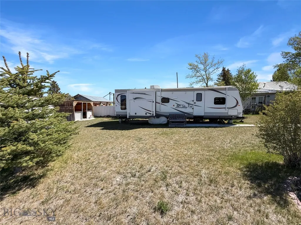 10 W. Bailey Street Lima MT 59739