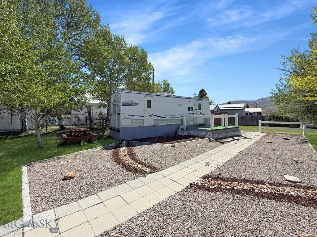 10 W. Bailey Street Lima MT 59739
