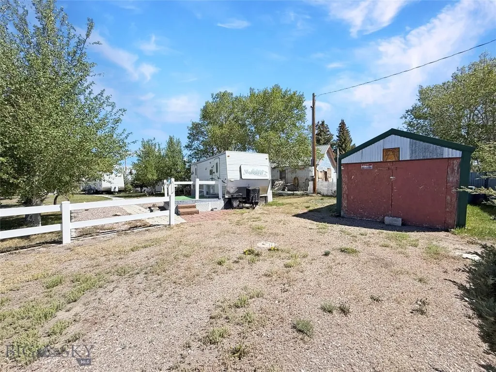 10 W. Bailey Street Lima MT 59739