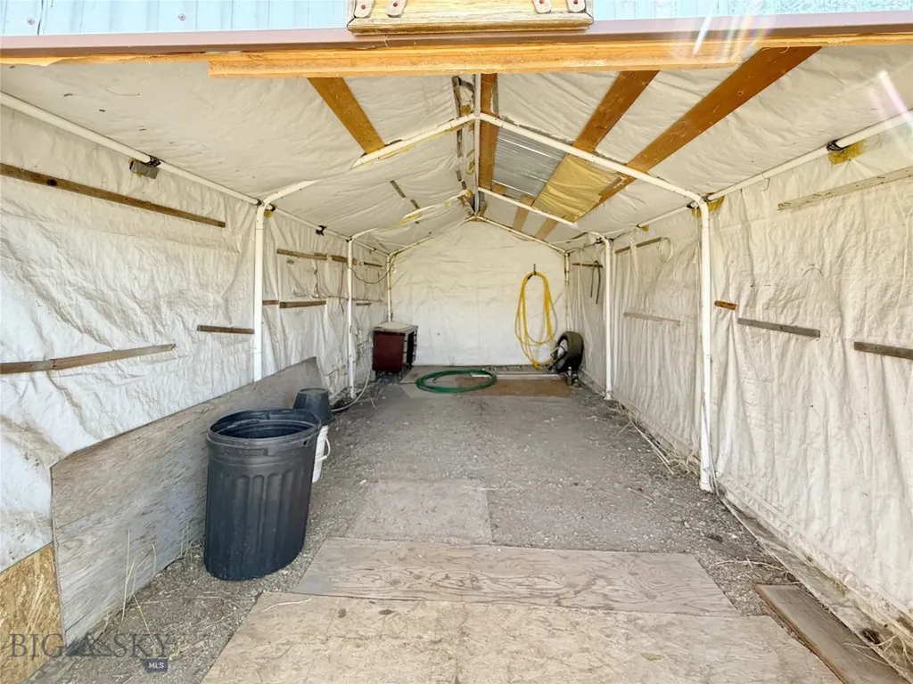 10 W. Bailey Street Lima MT 59739