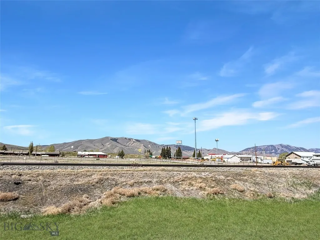 10 W. Bailey Street Lima MT 59739