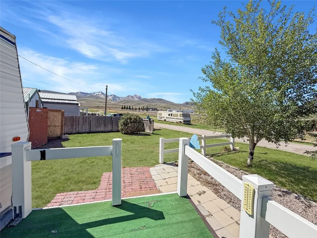 10 W. Bailey Street Lima MT 59739