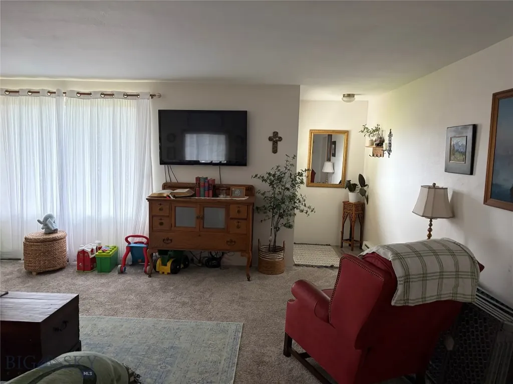 401 Elliot N Wilsall MT 59086