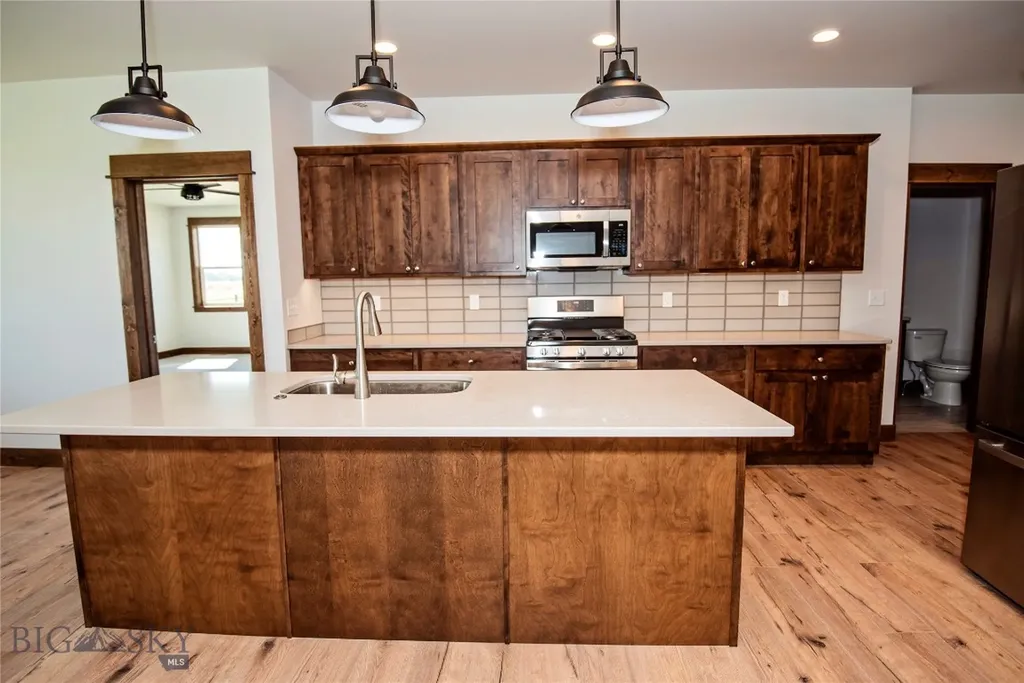 456 Northwest Passage Lane Manhattan MT 59741