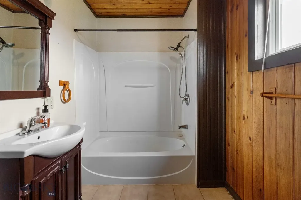 2365 S Dakota Butte MT 59701